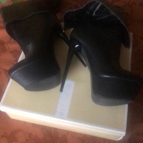 Boots - Picture 2 of 5